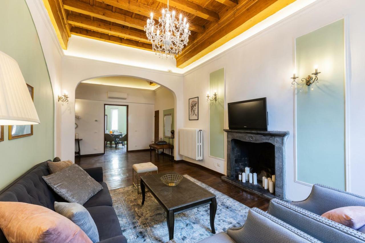 Historic Center Palace - Huge 4 Bedrooms Santa Croce Apartment - By LikehomeFirenze Kültér fotó