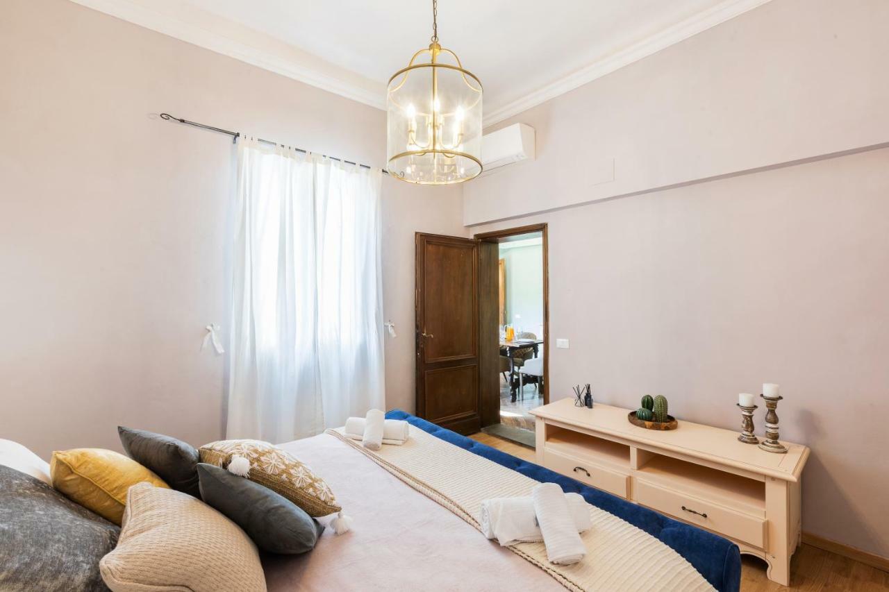 Historic Center Palace - Huge 4 Bedrooms Santa Croce Apartment - By LikehomeFirenze Kültér fotó