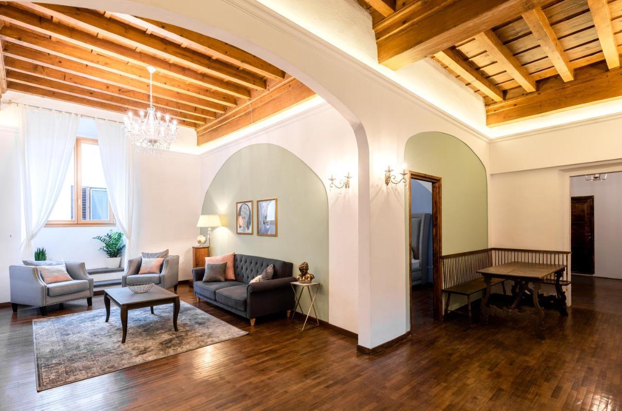 Historic Center Palace - Huge 4 Bedrooms Santa Croce Apartment - By LikehomeFirenze Kültér fotó
