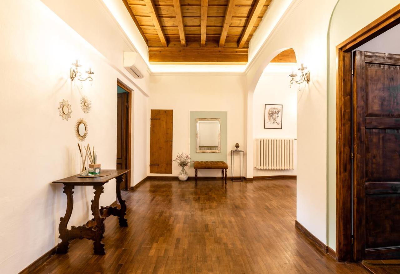 Historic Center Palace - Huge 4 Bedrooms Santa Croce Apartment - By LikehomeFirenze Kültér fotó